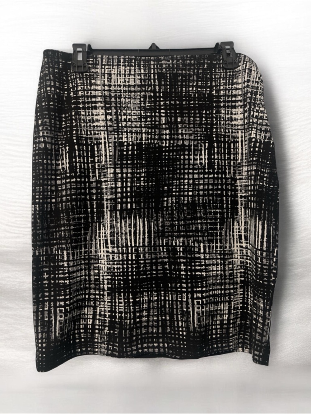 Karen Kane Stretchy Black & White Patterned Pencil Skirt. NWT